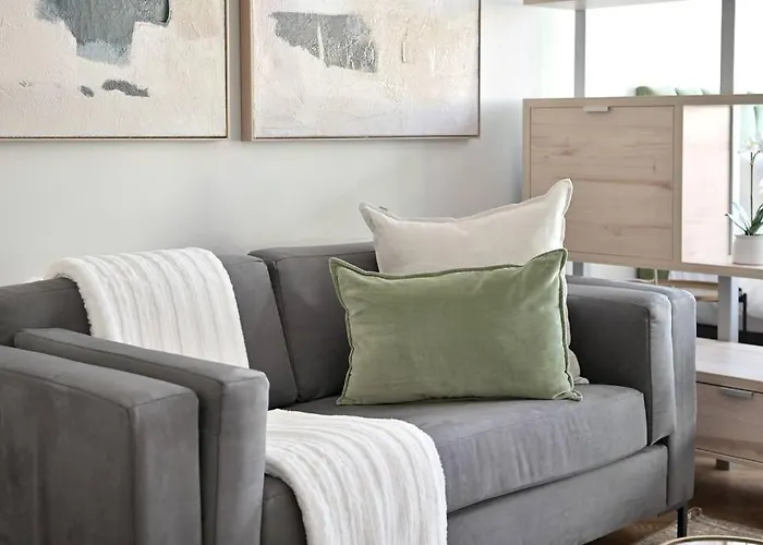 Aquila - Stylish 1-Bed Apartment In Iconic High-Rise City Views