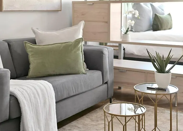 Aquila - Stylish 1-Bed Apartment In Iconic High-Rise City Views
