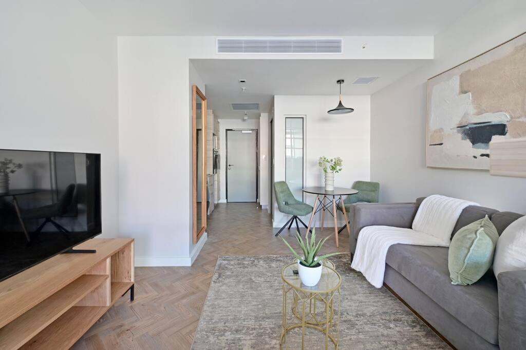 Apartment Aquila - Stylish 1-bed In Iconic High-rise Views