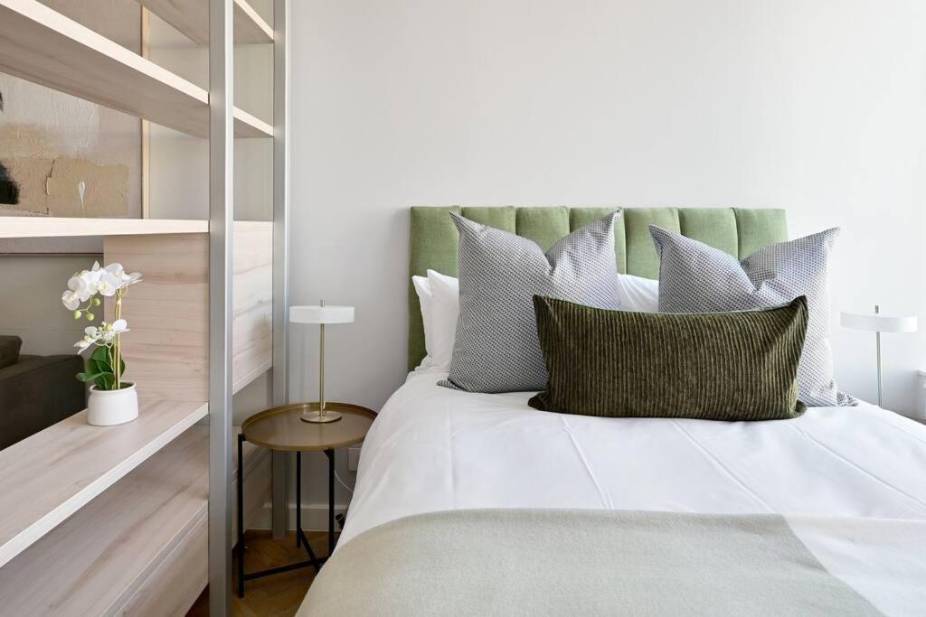 Apartment Aquila - Stylish 1-bed In Iconic High-rise Views *