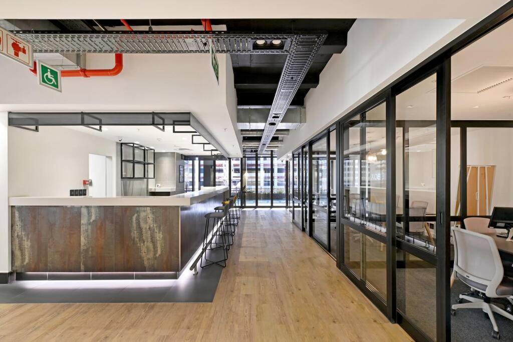 Aquila - Stylish 1-bed In Iconic High-rise Views Apartment
