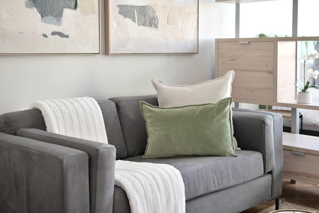 Apartment Aquila - Stylish 1-bed In Iconic High-rise Views Cape Town