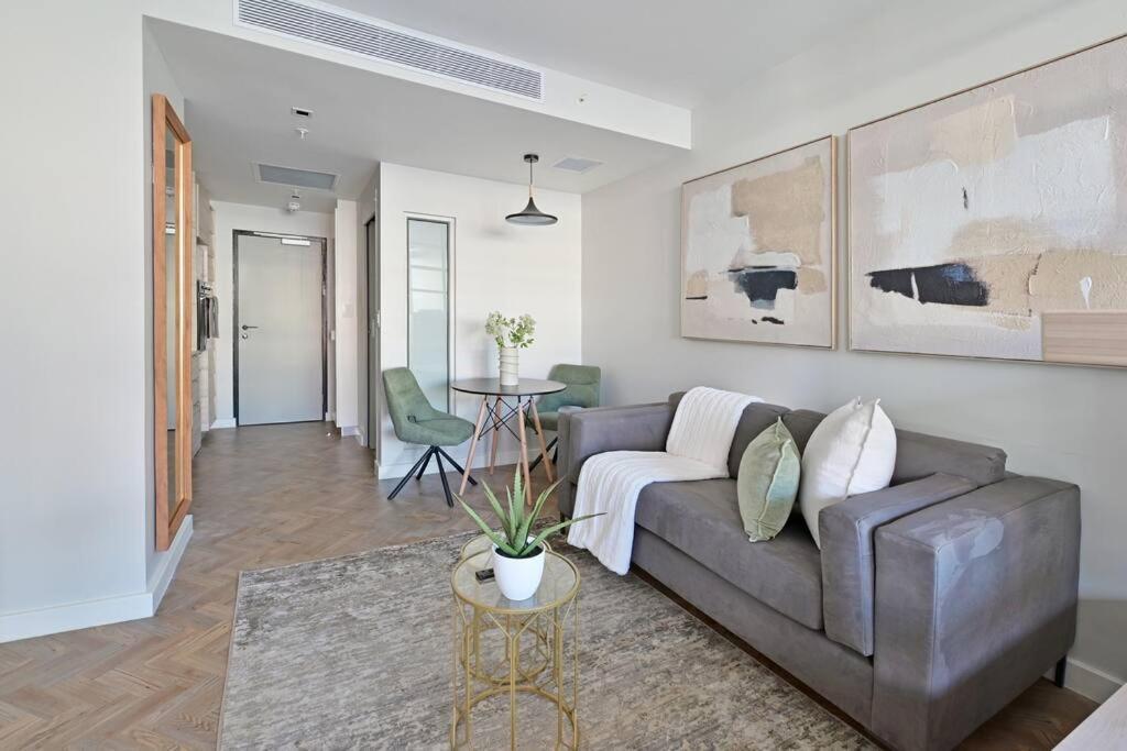 Aquila - Stylish 1-bed In Iconic High-rise Views * Cape Town