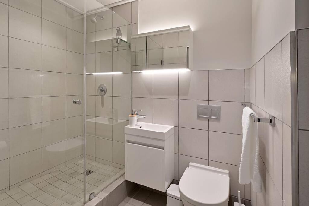 Aquila - Stylish 1-bed In Iconic High-rise Views