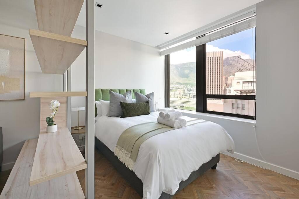 Aquila - Stylish 1-bed In Iconic High-rise Views Apartment