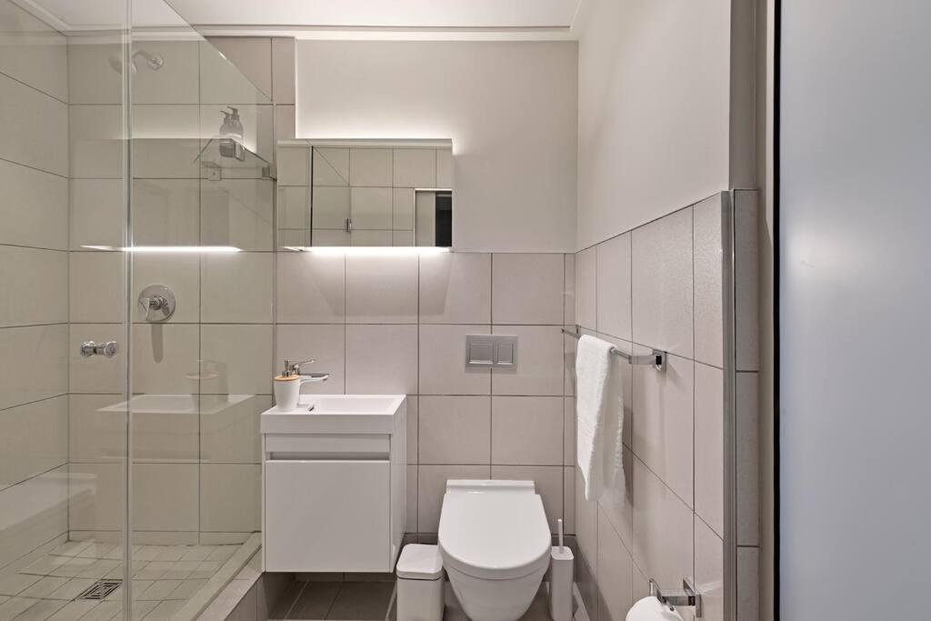 Aquila - Stylish 1-bed In Iconic High-rise Views Cape Town