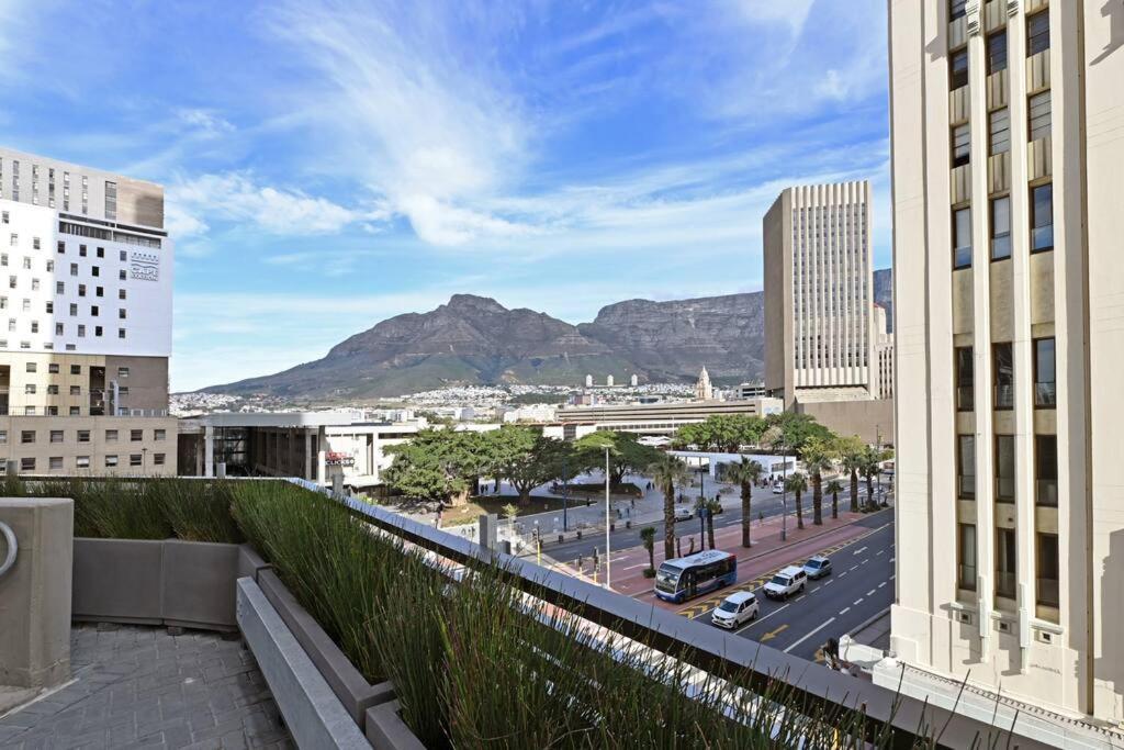 Aquila - Stylish 1-bed In Iconic High-rise Views Apartment