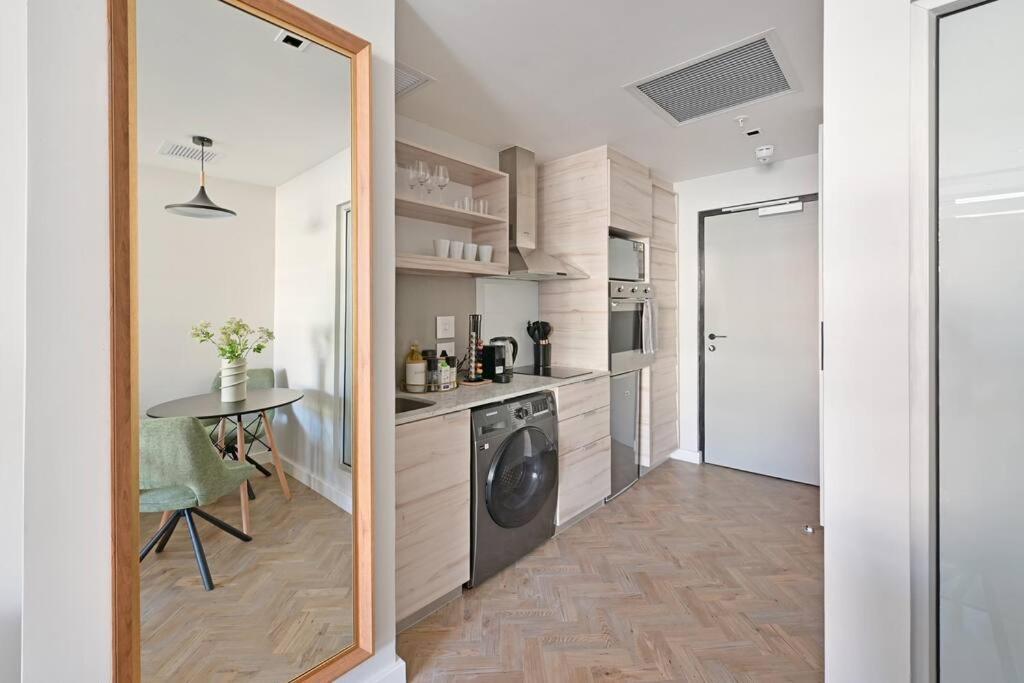 Aquila - Stylish 1-bed In Iconic High-rise Views Apartment Cape Town