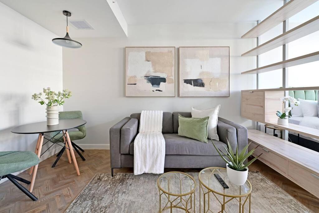 Aquila - Stylish 1-bed In Iconic High-rise Views * Cape Town