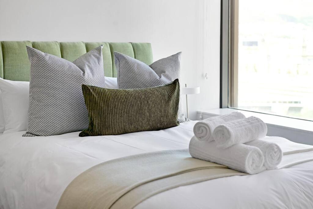 Aquila - Stylish 1-bed In Iconic High-rise Views